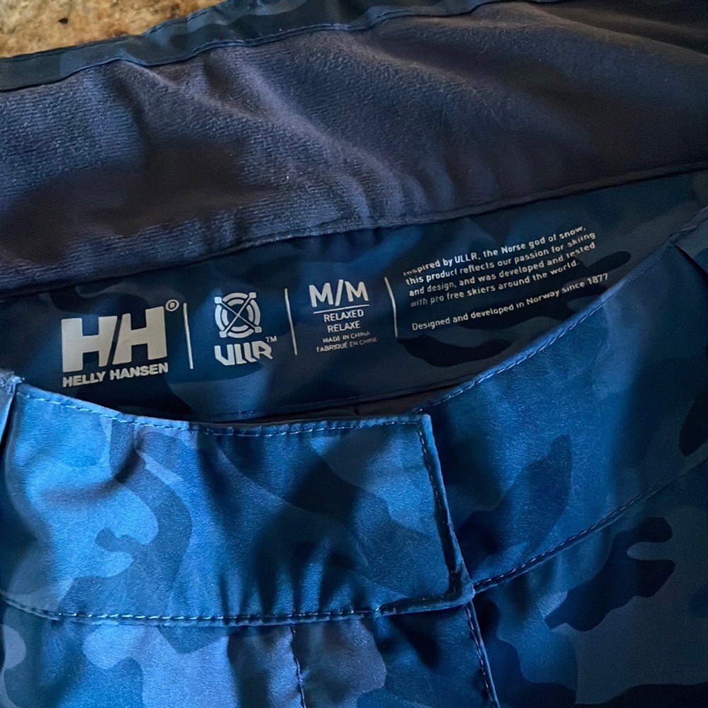 Helly Hansen navy blue camouflage ski pants, gently worn. Like new